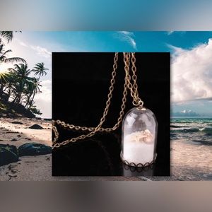 $3 SHELL NECKLACE. NEW. $3 if bundled